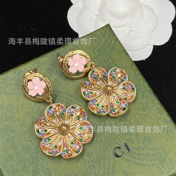 

2023 gujia petals old made high grade temperament celebrity inlaid with colorful rhinestone medium length earrings, Golden