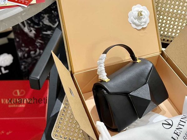 

one pp designer stud bags valentino pink women lady fashion classic handbag fashions 2023 new crossbody one shoulder bag hv8j