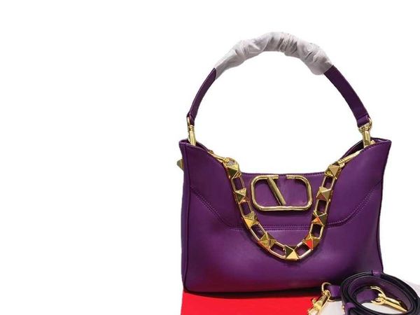 

leather underarm punk tote designer portable bags style rivet bag chain 2023 bucket lady purse one shoulder crossbody large ipkutote bag wal