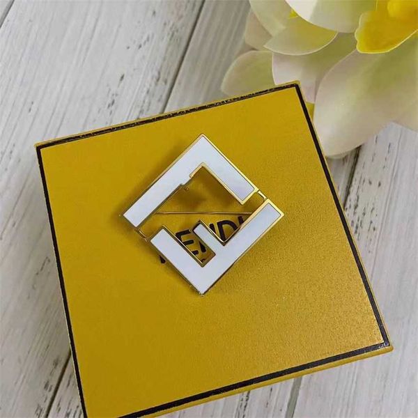 

2023 fen family new classic f letter breast network red pin female, Gray