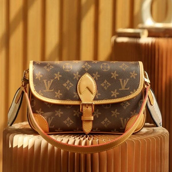 

designer handbag luxury women's messenger bag cross body bag retro single shoulder presbyopic nurse's pouch large capacity purse