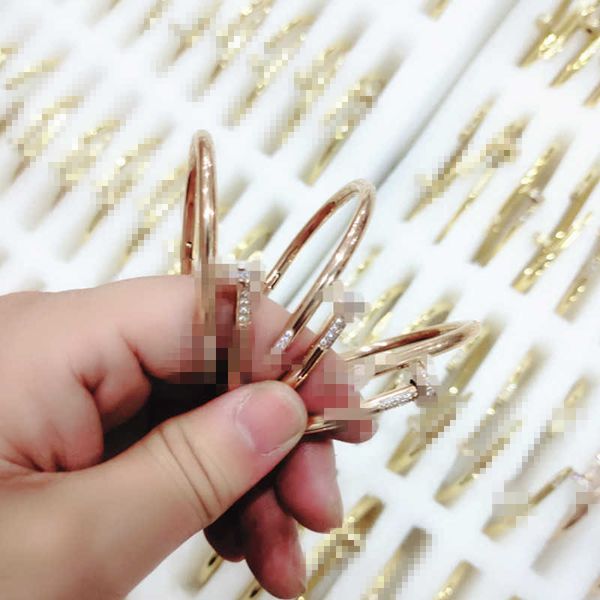 

advanced sense 18k rose gold natural card nail titanium steel bracelet ladies light luxury non-fading open bracelet with logo 2qlo, Black