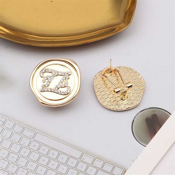 

2023 double f premium french fashionable diamond embedding geometric button letter lacquer print gold earrings, Golden