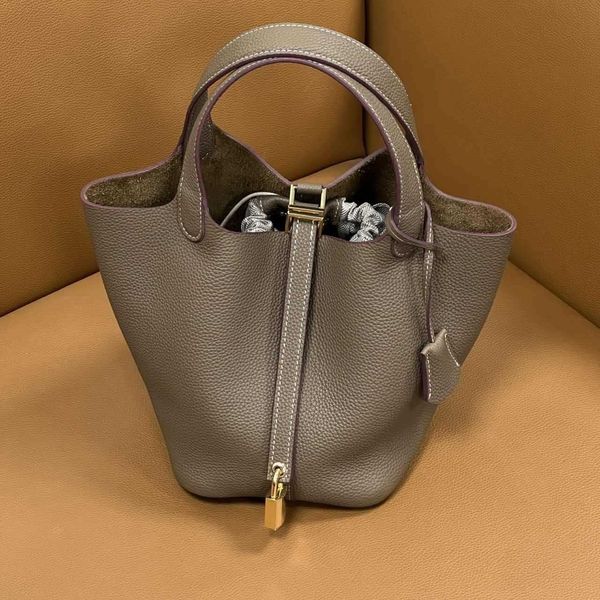 

wholesale designer h ormes totes handbags layer cowhide bucket bag 2023 new trendy leather vegetable basket womens autumn and winter fashion