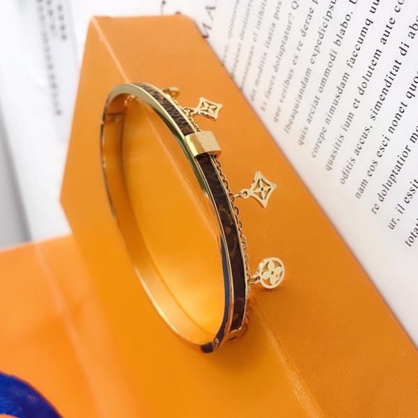 

23ss brand designers men women bangle bracelet presbyopia silver 18k gold plated old flower stainless steel jewelry love couples f1743240, Black