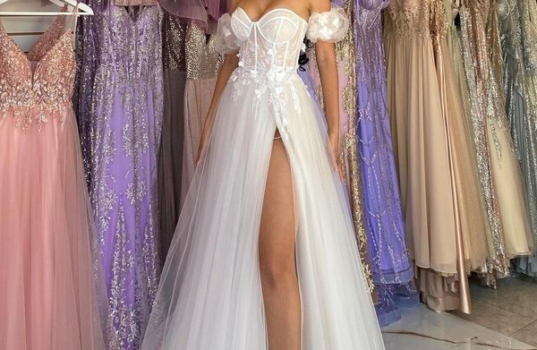 

plus size a line wedding dresses sweetheart appliques lace illusion bodice tiered tulle bridal gowns high side split sweep train bridal gown, White