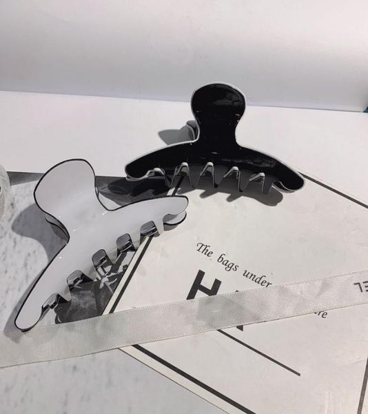 

new fashion clamps letters c classic design acrylic hair accessories gift with paper card1506421, Slivery;golden