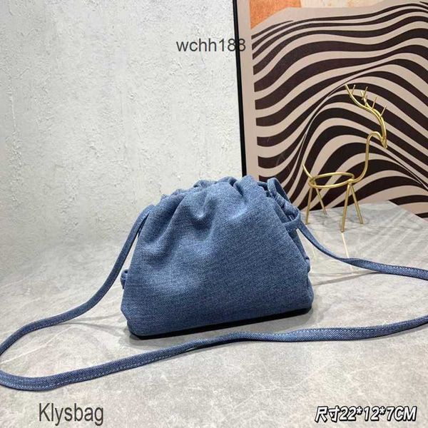 

venetas pouch pouchs women bags designer bag denim cloud one shoulder messenger pleat fashion handheld armpit crossbody purse 2023 4am8