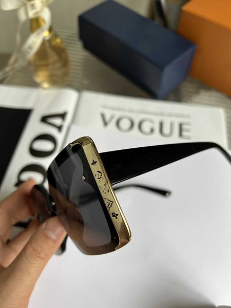 

wholesale of four-leaf clover classic new high-end fashion sunglasses advanced sense ins big face slim polarizer{category}, White;black