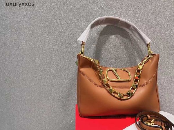 

tote bags bag 2023 lady purse valentiino style rivet punk chain underarm bucket portable designer one shoulder crossbody large u0to
