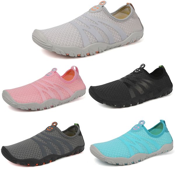 

2023 wear resistant light beach casual shoes breathable men woman black gray blue pink men trainers outdoor sneakers