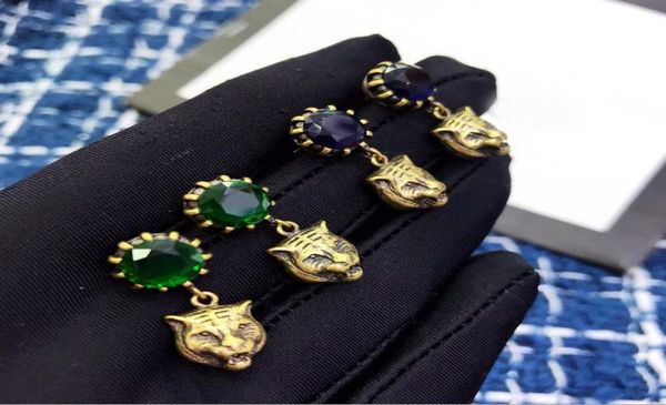

the new lion vintage earrings style are made of brass and studded with tenperament crystals1458949, Golden;silver