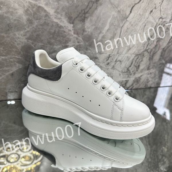 

2023 new quality designer sneakers calfskin casual shoes fashion reflective shoes men women sneaker vintage trainers leather, Black