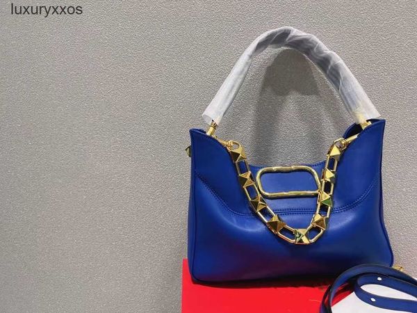 

chain punk designer bags portable bag 2023 lady underarm purse valentiino style bucket rivet tote one shoulder crossbody large 1y31