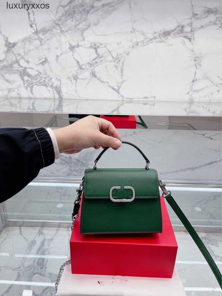 

mini 22 designer bag exquisite lady purse bags valentiino diamond 2023 autumn and v winter hardware lock postman portable shoulder messenger