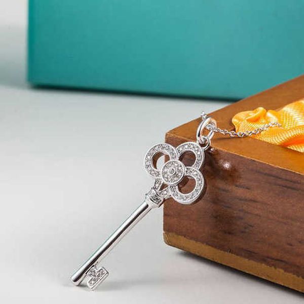 

internet celebrity tiffayffay heart crown key necklace v gold platiffayng 18k rose tiffayffay mandarin tail chinese knottiffayng full diamon, Black