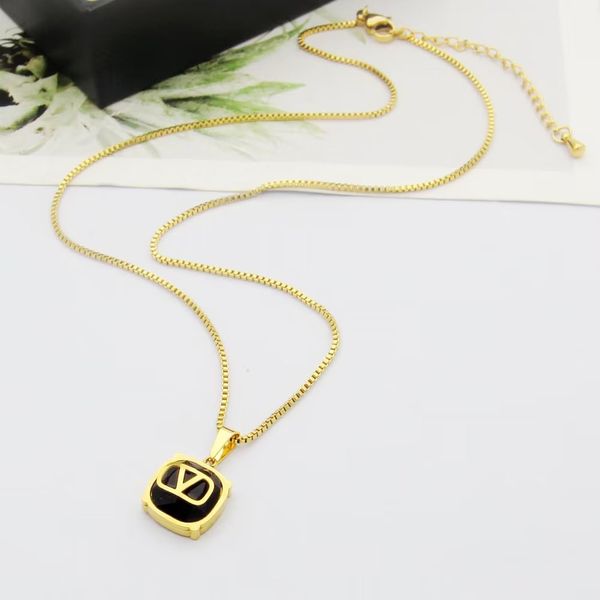 

women luxury designer necklace black white classic pendant stainless steel necklace wholesale, Silver