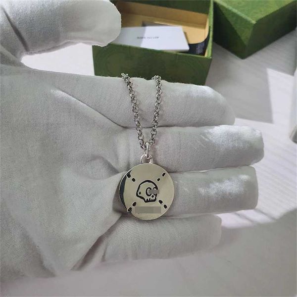 

2023 gujia s925 sterling silver classic double skull head round pendant high end couple same g family necklace