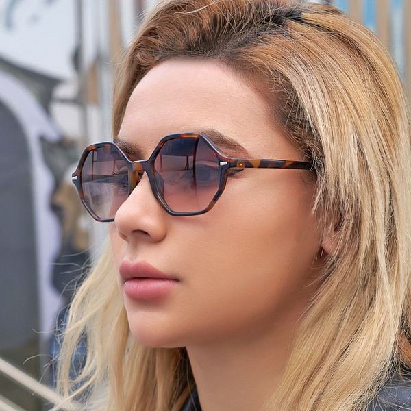 

2023 temperament girl simple octagon frame pc material oval women's luxury sunglasses italian french style beach travel travel life ver, White;black