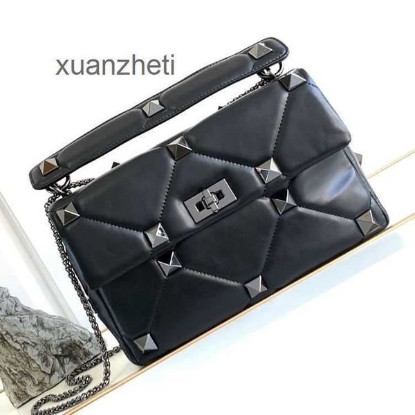 

handbags crossbody valentino luxury handbag bag large bag designer women trendy beach rivet bags diamond small fashionable portable handbag