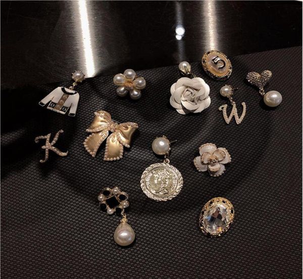 

women039s variety of styles wild atmosphere buckle pin retro highend brooch gender pin accessories 3760822, Gray