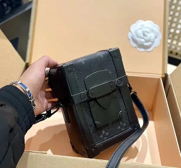 

23ss men's magnetic mini flip bags wallet shoulder bag m82077 fashion design men's handbag square letter bag messenger bag