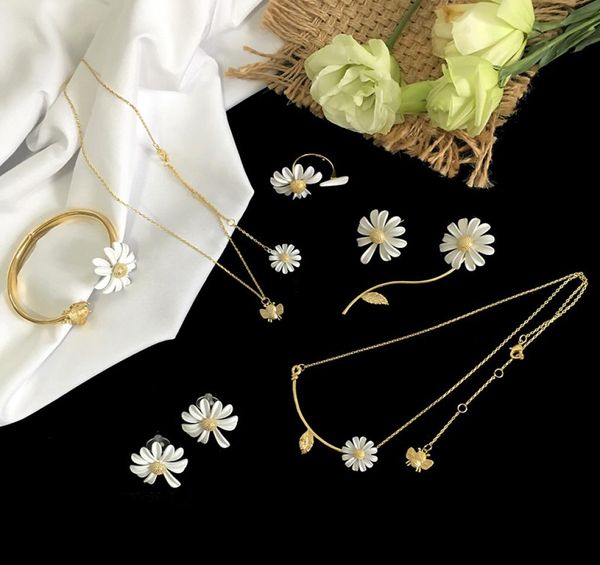 

luxury designer jewelry women necklace white daisy pendant necklaces fashion flower wedding jewelry sets copper with gold plated e8100621, Slivery;golden