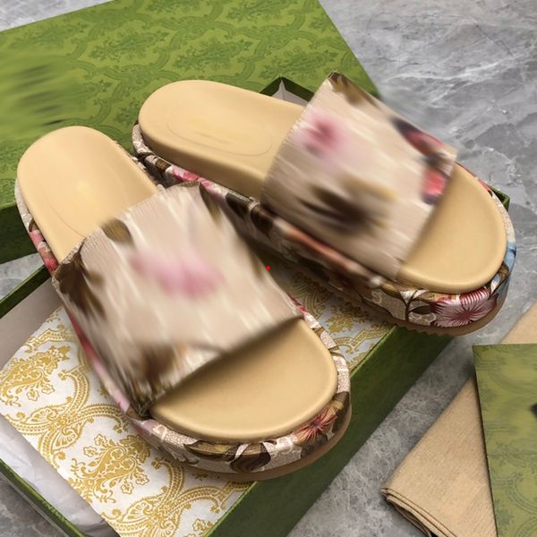 

2023 fashion designer sandals jelly sandal women sandal rubber slippers chunky high heels crystal slipper thick bottom scuffs platform mules, Black