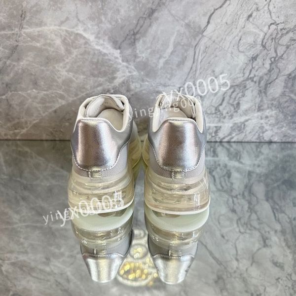 

2023 season mens sneaker shoe embroidery black and white leather retro-inspired sneaker design womens sneaker