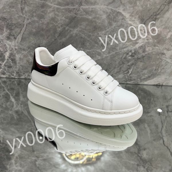 

2023 new luxury designers shoes white black men women fashion retro trainers outdoor sports sneakers hiking shoe