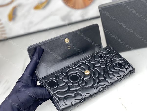 

classic women's wallet, sheepskin wallet, 12 card slots, one metal zipper pocket, multiple compartments, equipped with gold hardware si, Red;black
