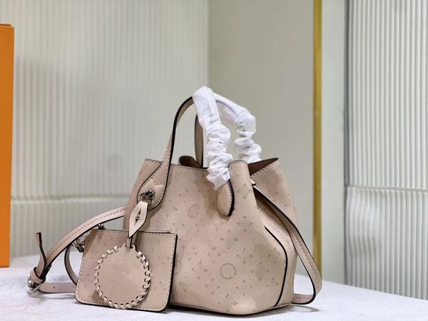 

blossom luxury designer women's shopping bag hollow soft cowhide shoulder bag blossom fashion handbag crossbody bag tote bag m21849