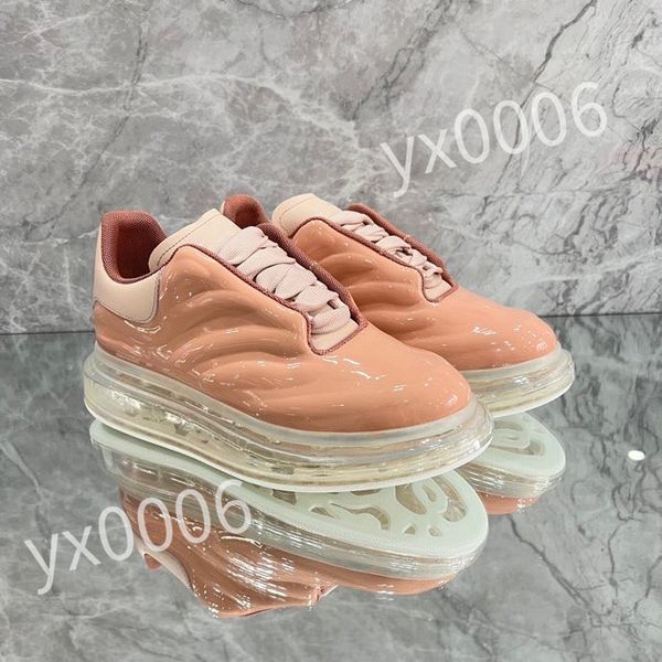 

2023 luxurys fashion men and womens arrow hiking shoes couple walking sports mens brand-name sneakers ladies non-slip soles skate shoe, Black