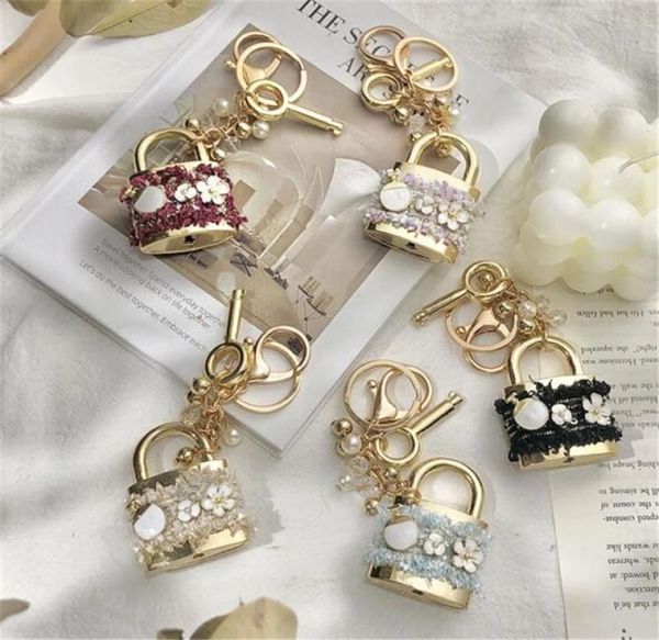 

2021 new arrive lock with key shape pendant metal keychain for women party gift friend jewelry4365880, Slivery;golden