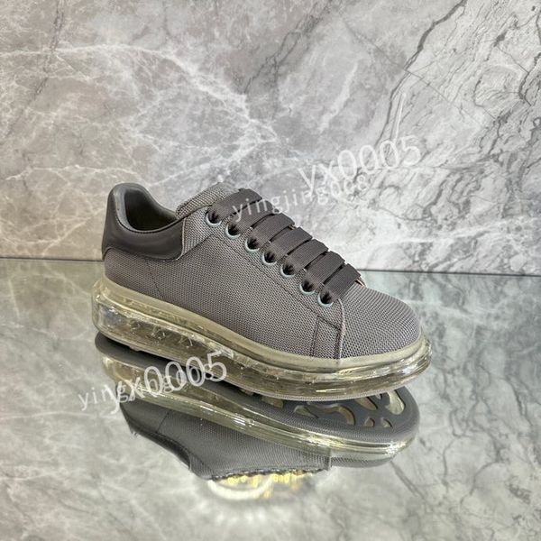 

2023 luxury season mens sneaker shoe embroidery black and white leather retro-inspired sneaker design womens sneaker