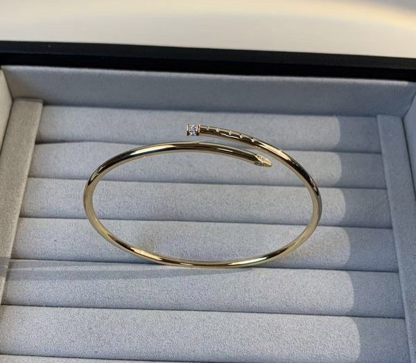 

2023 v gold material luxury quality charm thin nail bracelet with sparkly diamond in three colors plated have stamp box ps7627, Black