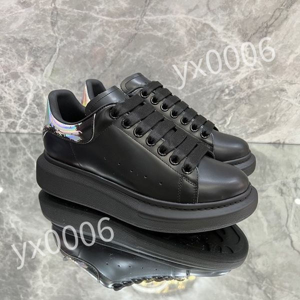 

luxurys designers shoes white black men women fashion retro trainers outdoor sports sneakers hiking shoe