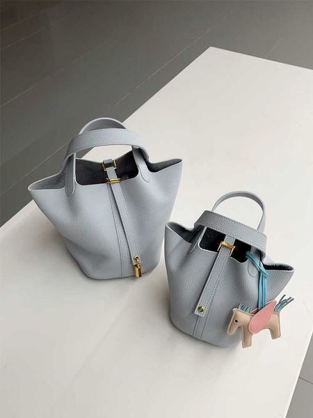 

wholesale designer h ormes totes handbags summer blue vegetable basket bag fashion handheld small 2023 new genuine leather bucket mini have
