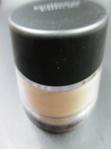 

new minerals foundation loose powder 8g c10 fair8g n10 fairly light8g medium c258g medium beige n209g mineral veil1519071