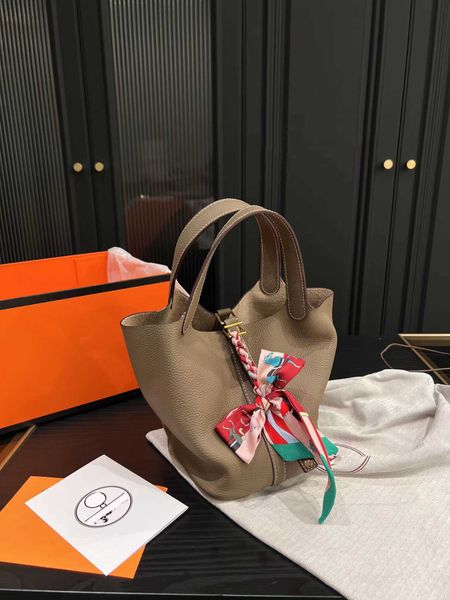 

bucket bags leather tote bag with lock designer handbag gold palladium hardware quality open simple bag women calfskin picotin basket bag br