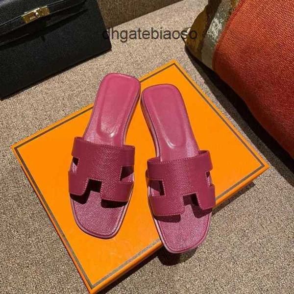 

leather oran sandal slippers girl 2023 designer designer slipper ladies summer flat shoes fashion hermz beach women letter drag 9w9a