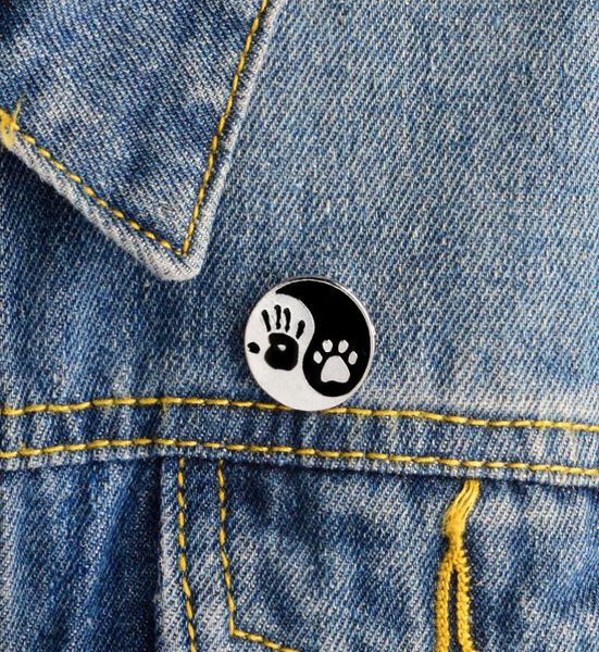 

hand dog paw print taiji ying yang black white round pins lapel pin badge friend broach jewelry5191472, Gray