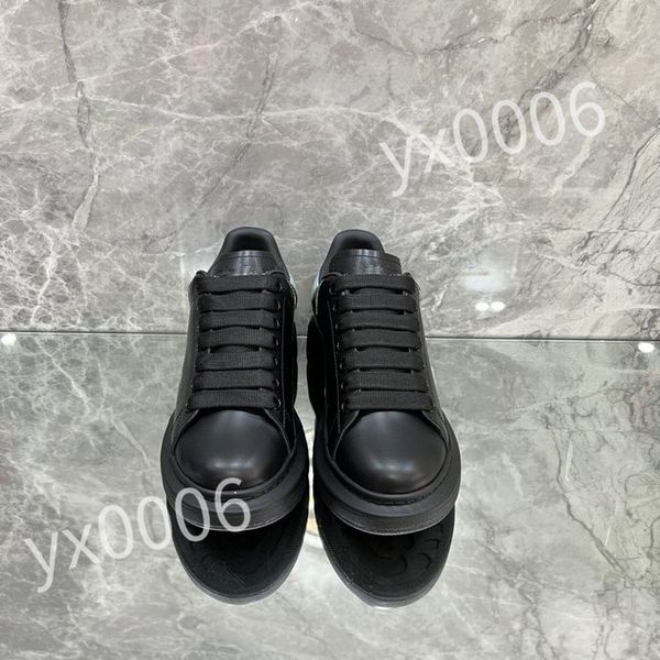 

2023 luxurys designers shoes white black men women fashion retro trainers outdoor sports sneakers hiking shoe