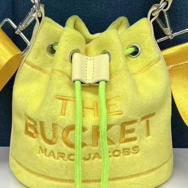 

2022 new plush bucket bag fashion letter embroidery crossbody handbag pqsv pqsv