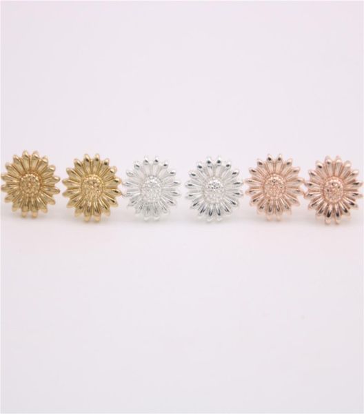 

fashion stud earrings lovely chrysanthemum stud earring charming woman flowers7519842, Golden;silver