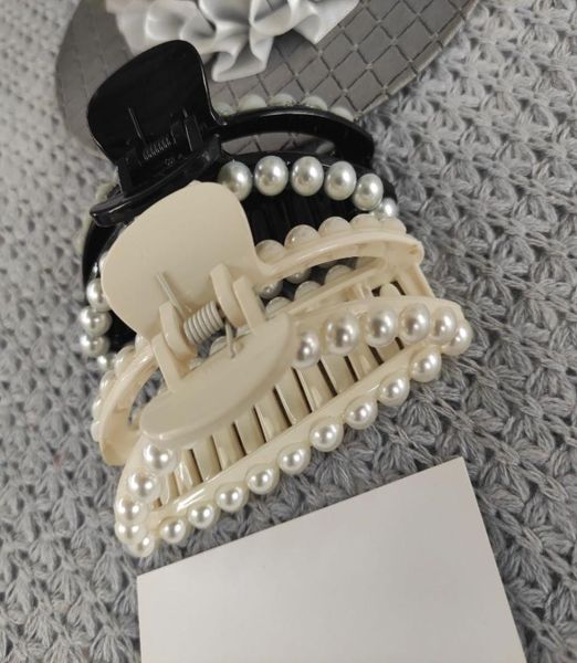 

fashion vintage pearls acryic hair claw engraved c selection clamps hair accessories with paper cards6528183, Slivery;golden