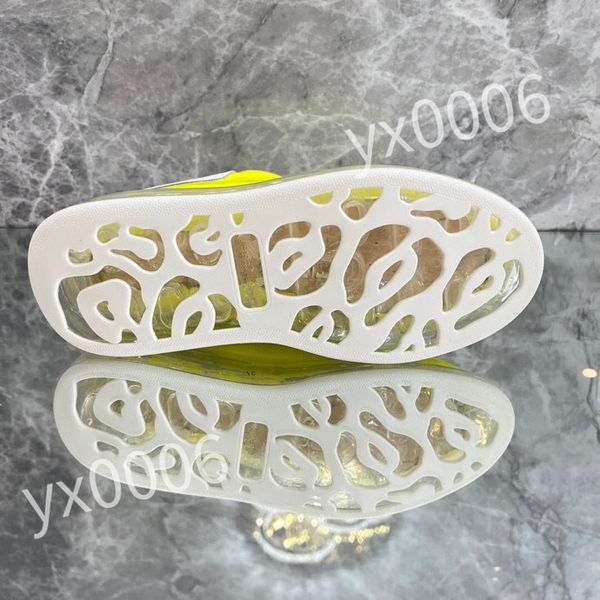 

2023 luxury fashion men and womens arrow hiking shoes couple walking sports mens brand-name sneakers ladies non-slip soles skate shoes, Black