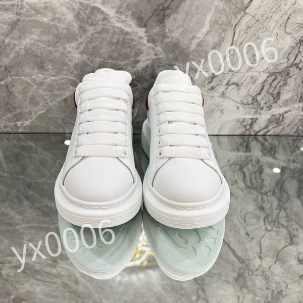 

2023 luxury designers shoes white black men women fashion retro trainers outdoor sports sneakers hiking shoes
