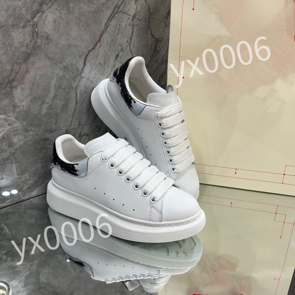 

luxurys designers shoes white black men women fashion retro trainers outdoor sports sneakers hiking shoe