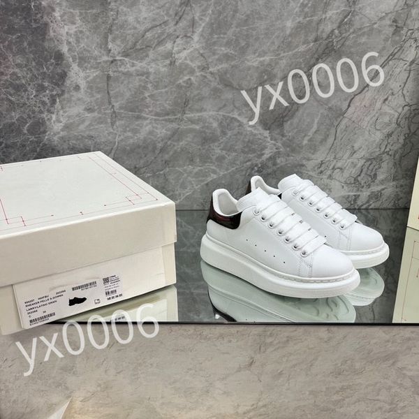 

new luxury designers shoes white black men women fashion retro trainers outdoor sports sneakers hiking shoe